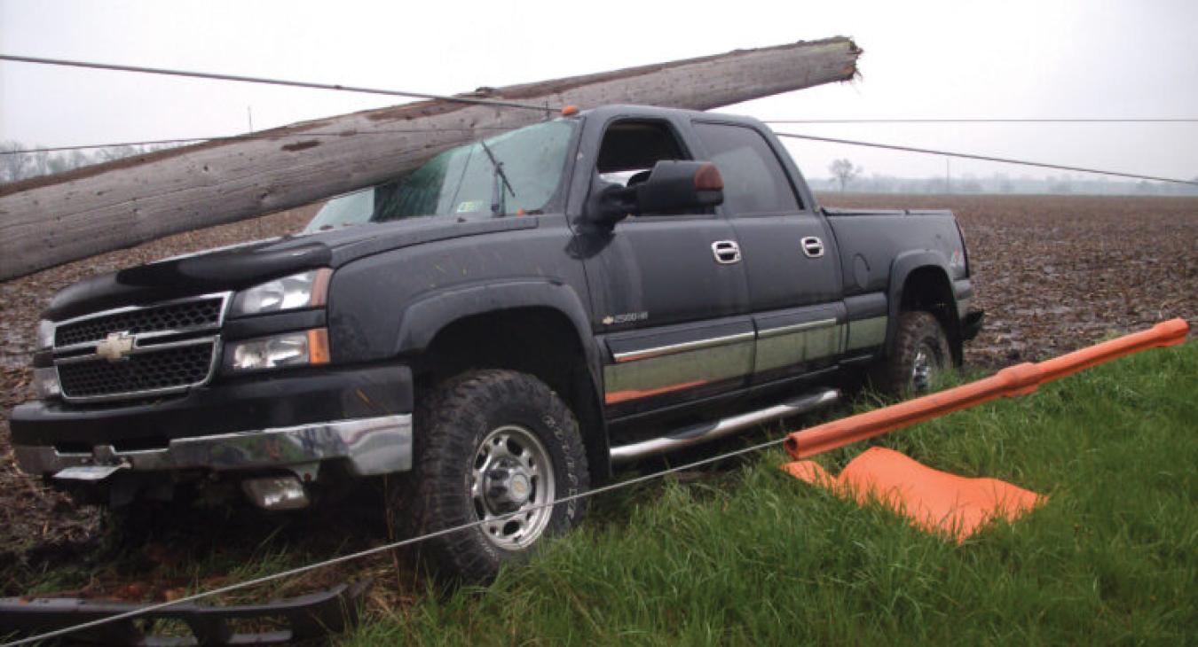 truck pole accident img